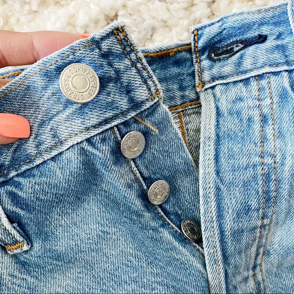 NEW Levi’s 501 High Rise Distress Shorts - Picture 8 of 11